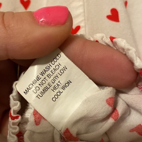 Adorable 2 piece set with ❤️ red hearts all over 😍😍😍 - Picture 10 of 16